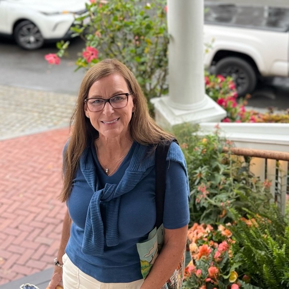 Meet your Posher, Lacy - Picture 2 of 2